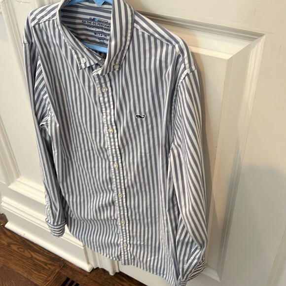 Vineyards vines on the go performance striped  Oxford shirt size M  12/14 - Picture 2 of 6